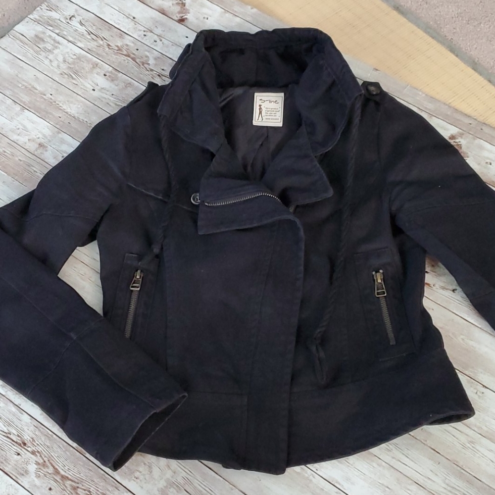 Stylish Black Jacket - image 1